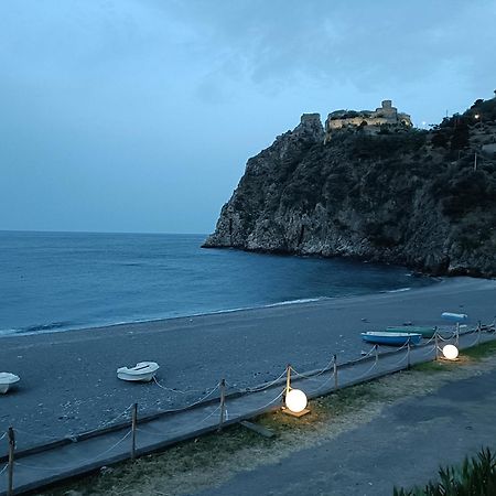 Casa Vacanze Margarita Sant'Alessio Siculo Eksteriør billede