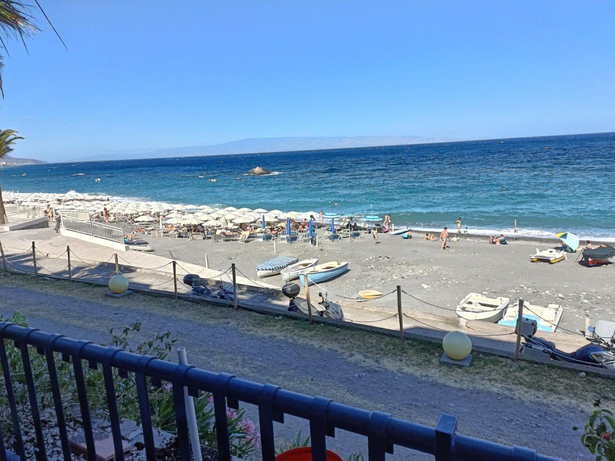 Casa Vacanze Margarita Sant'Alessio Siculo Eksteriør billede