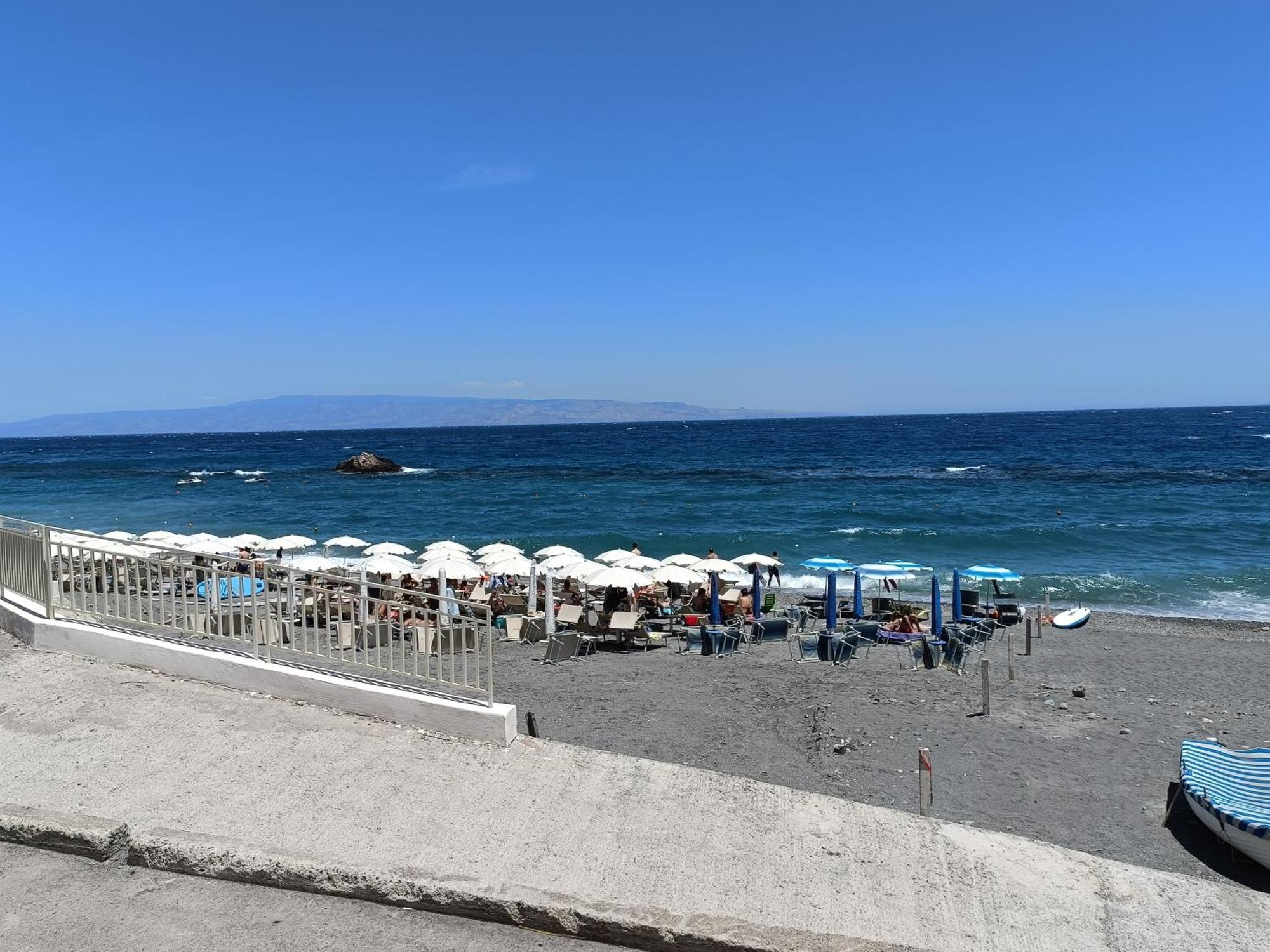 Casa Vacanze Margarita Sant'Alessio Siculo Eksteriør billede